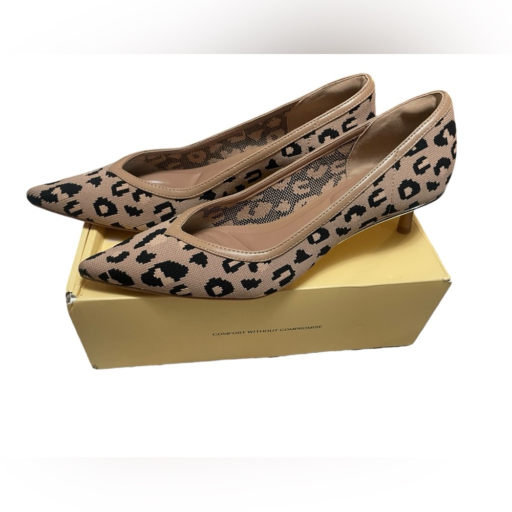 Cosy Island knit Leopard print kitten heels size 9.5
